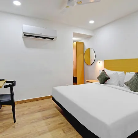 Super Townhouse The Royal Retreat Hotel Garui Exterior photo