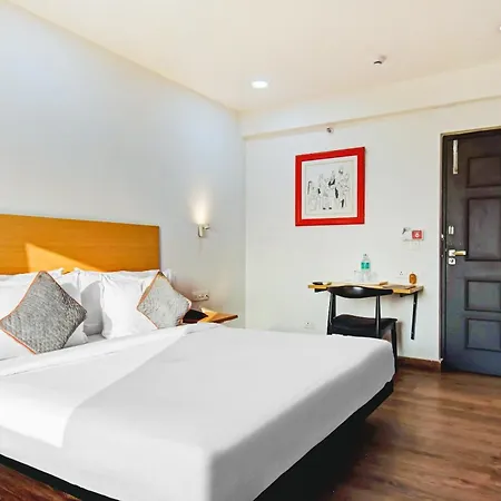 Super Townhouse The Royal Retreat Hotel Garui Exterior photo