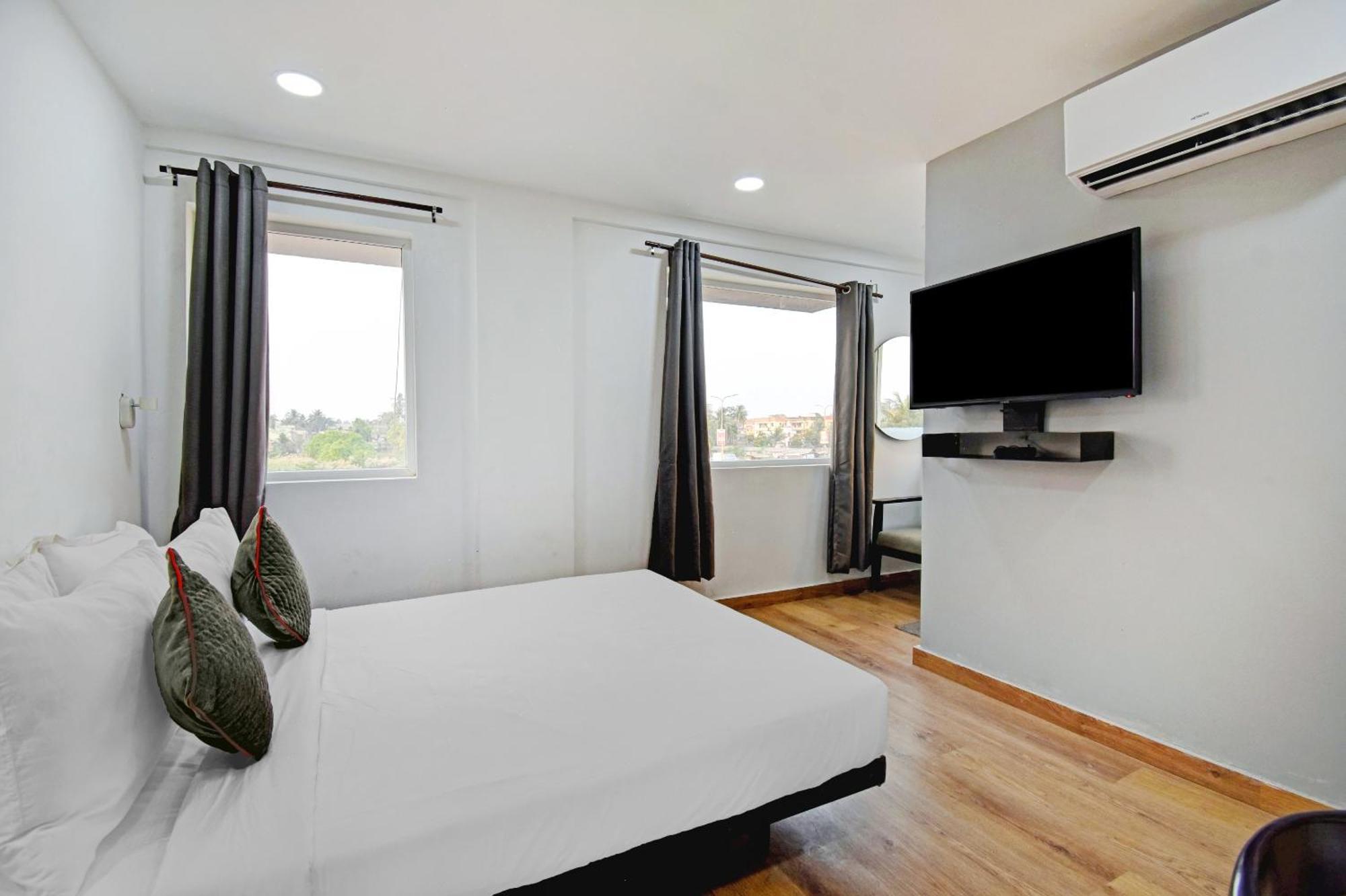 Super Townhouse The Royal Retreat Hotel Garui